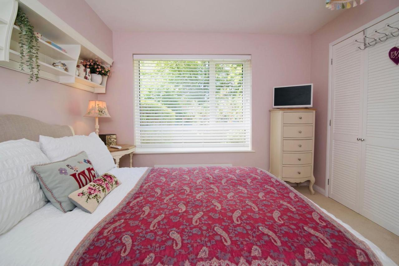 Aston Henry James Stunning One Bedroom Apartment In Royal 윈저 외부 사진
