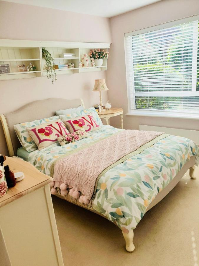 Aston Henry James Stunning One Bedroom Apartment In Royal 윈저 외부 사진